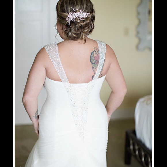 Wedding Gown - Sophia Tolli Ivory Wedding Dress - Picture 4 of 14